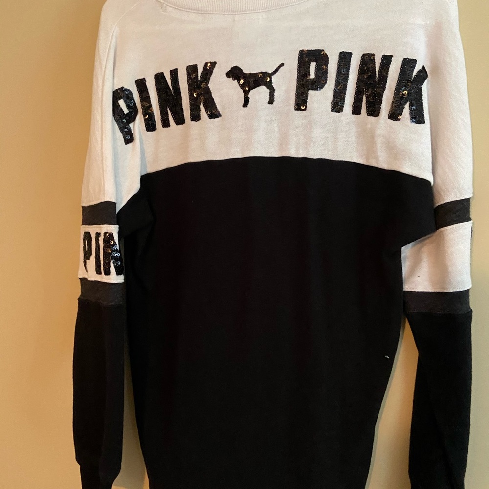black and white long sleeve shirt